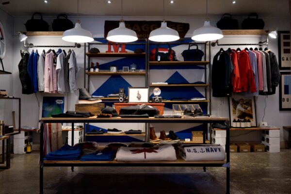Deze afbeelding heeft een leeg alt-attribuut; de bestandsnaam is foto-modewinkel-1-600x400.jpg